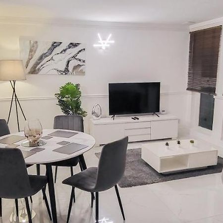 Stunning 2 Bedroom Apartment In Canary Wharf - Morland Apartments London Kültér fotó
